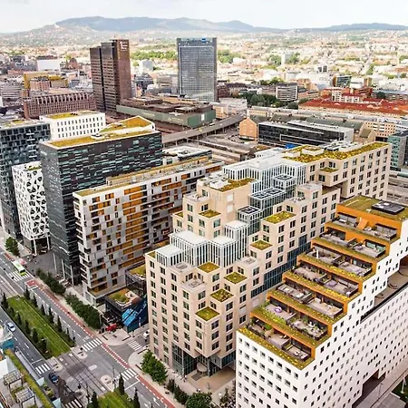 公寓 Romslig Og Moderne I *