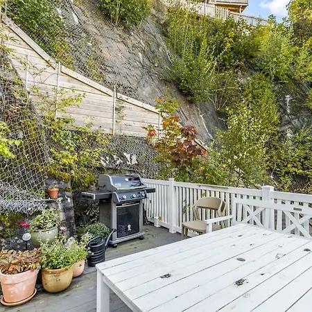 Romslig Og Moderne I *